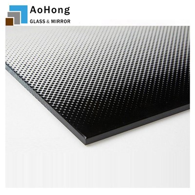 Care sunt efectele luminii pe panourile din sticlă vopsită?